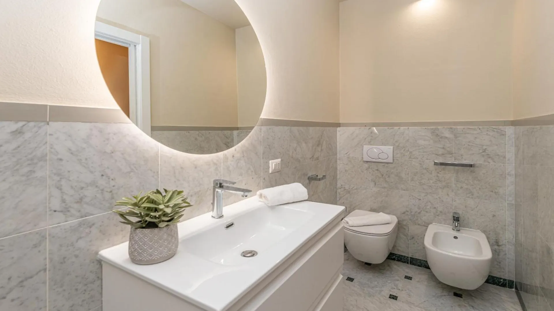 Historical Center Brand New Gem Apartment Como